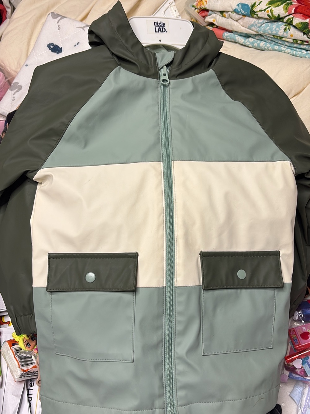 wonder nation Kids' Colorblock Hooded Raincoat in Dark Olive, Sage & Cream